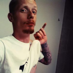 Meet your Posher, Tee